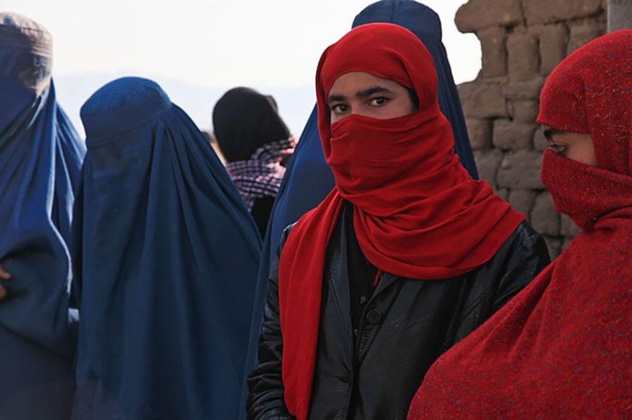 Dopo 20 anni in Afghanistan i talebani impongono nuovamente il burqa