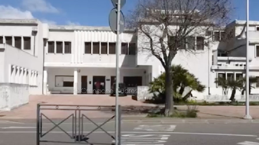 Macomer: Agenzia delle entrate ancora chiusa, nonostante i proclami della Regione