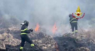 I Vigili del fuoco in azione a Suni