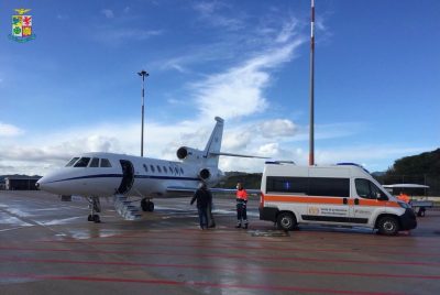 Un Falcon 50 dell'aeronautica militare in volo sanitario