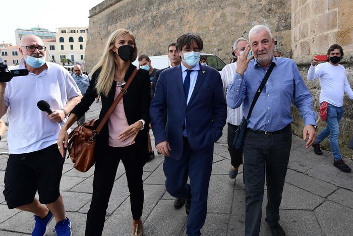 Puigdemont libero: bagno di folla ad Alghero per festa catalana