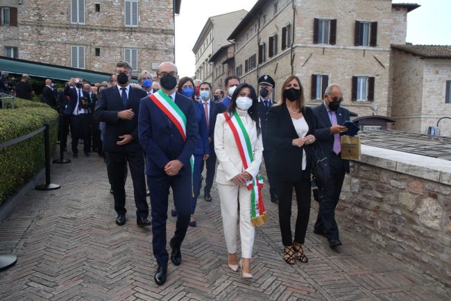 Assisi. cerimonia per l'accensione della lampada votiva con olio donato dalla Sardegna