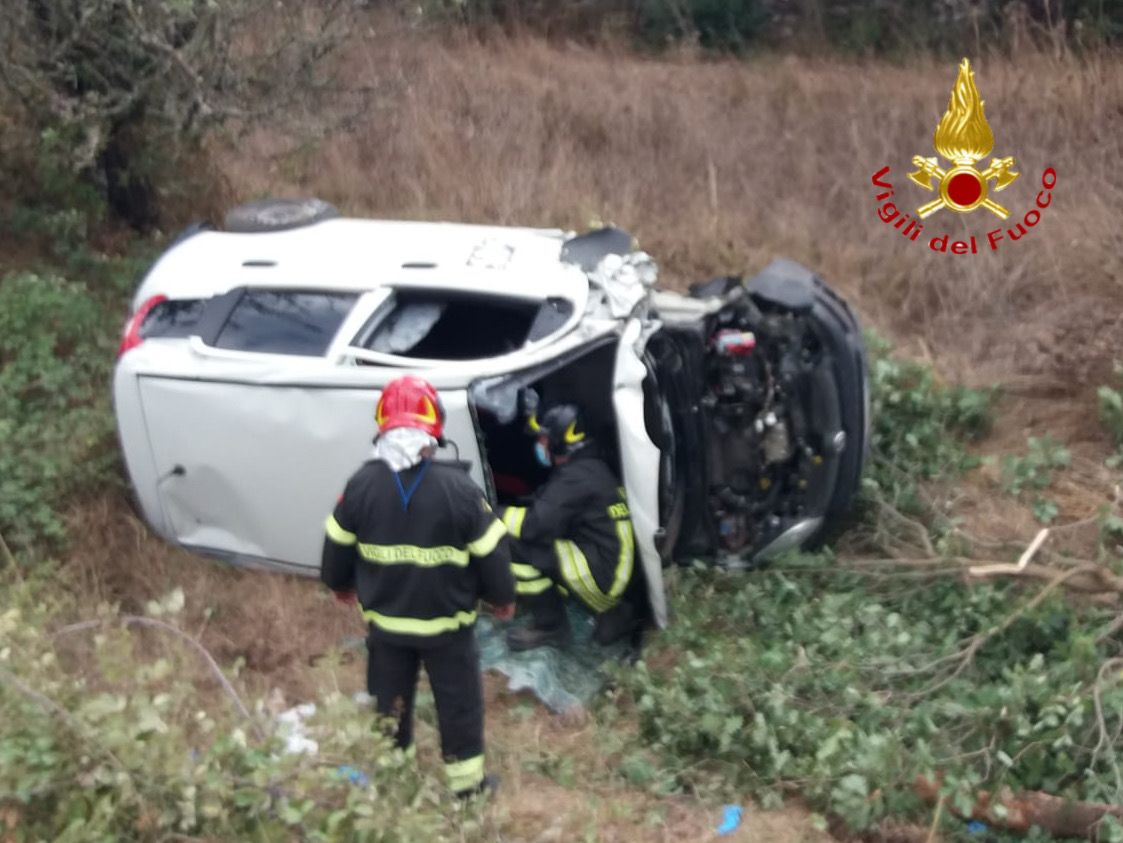 Scontro frontale tra due utilitarie: due feriti in ospedale