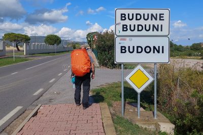 A Budoni la settima tappa del viaggio a piedi per Milano di Renato Pischedda