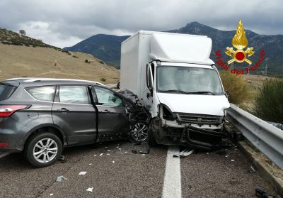 Due mezzi coinvolti nell'incidente