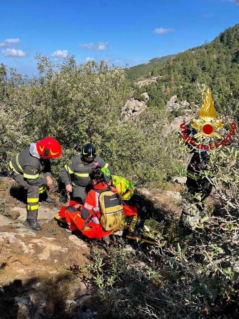 Escursionista cade e si frattura una gamba: interviene l’elisoccorso