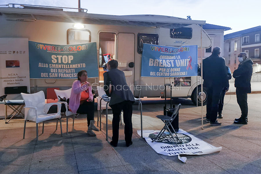 Soluzione “tappabuchi” di Nieddu: i nuoresi non ci stanno e preparano una grande manifestazione per la sanità