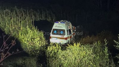 L'ambulanza dopo l'uscita di strada