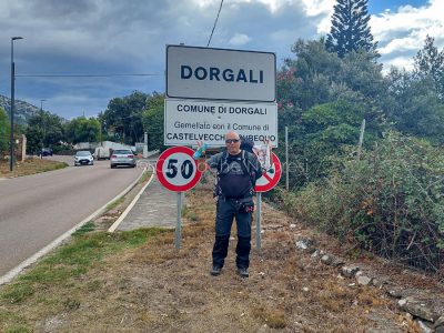 A piedi da Nuoro a Milano: Renato Pischedda a Dorgali