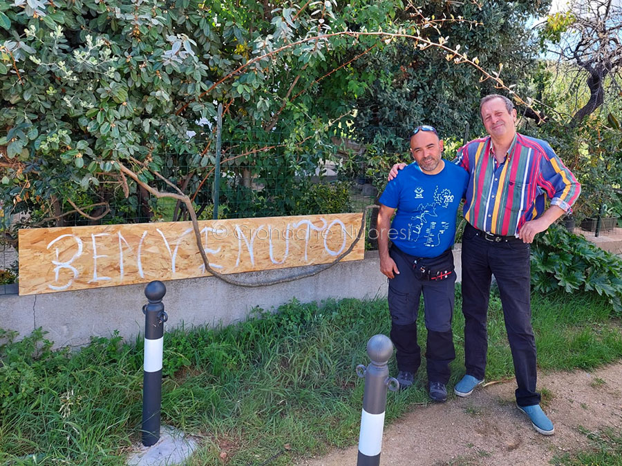 Il viaggio a piedi per Milano di Renato Pischedda fa tappa a San Teodoro