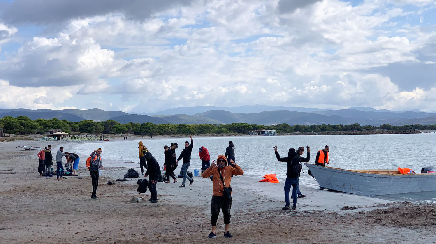 Riprendono gli arrivi dei migranti in Sardegna: 21 sbarcano in spiaggia