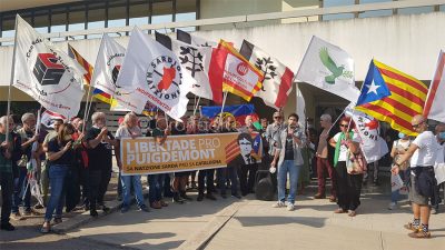 Sit-in alla Corte d'appello di Sassari per il processo a Puigdemont
