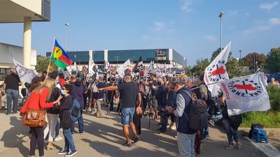 Sit-in alla Corte d'appello di Sassari per il processo a Puigdemont