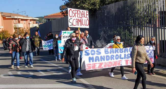 Tonara, manifestazione per la Santità (foto B.Loche)