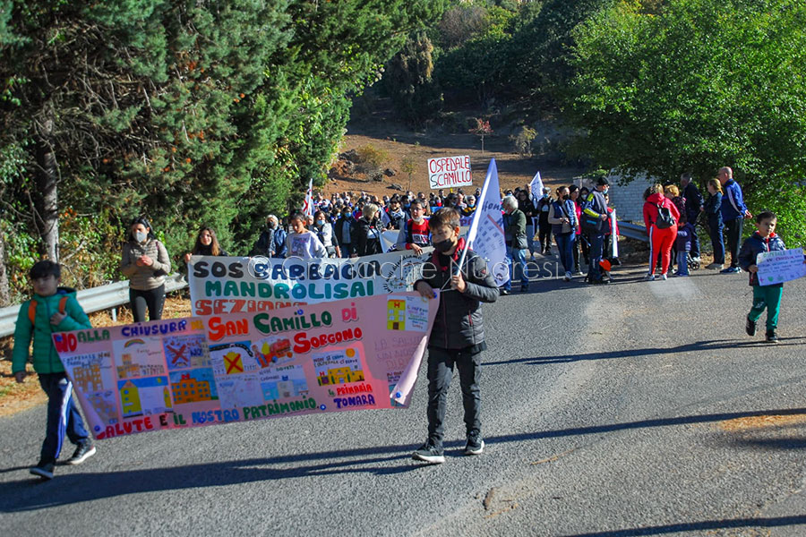 Nuorese e Ogliastra marciano compatti per la Sanità a Tonara: “Torneremo a Cagliari e li staneremo dal palazzo”