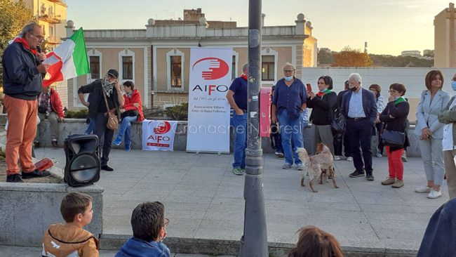 Un momento del sit-in di solidarietà con Mimmo Lucano