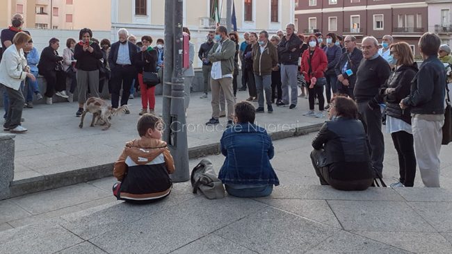 Un momento del sit-in di solidarietà con Mimmo Lucano