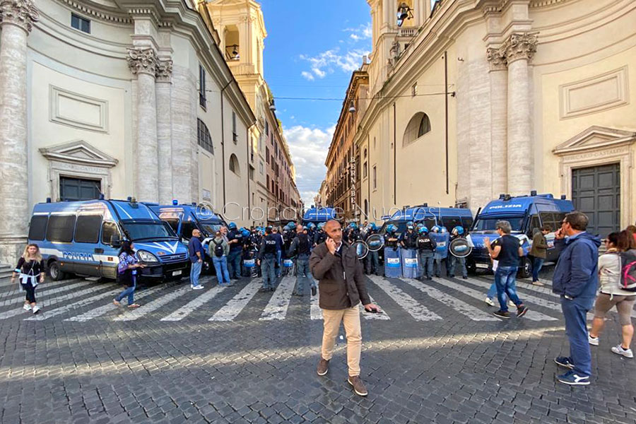 Dopo gli scontri a Roma Forza Nuova alza il tiro: “La lotta non si ferma fino al ritiro del green pass”