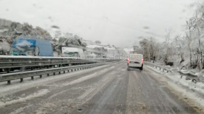 Coda di auto in prossimità di Nuoro