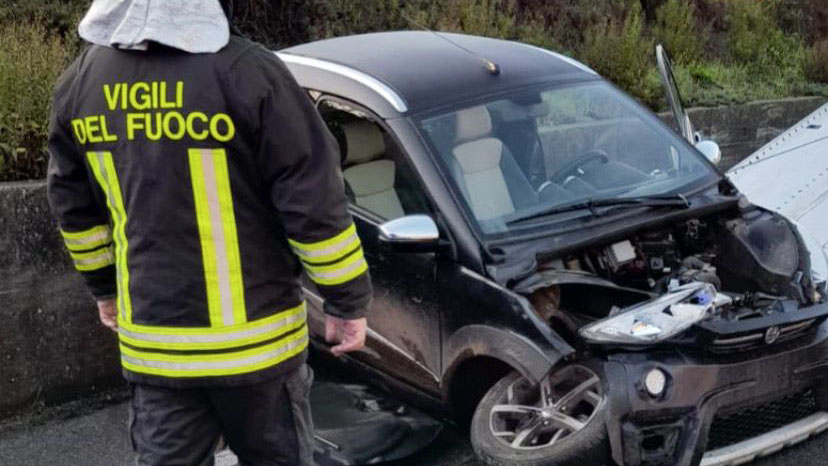 Macomer. Perde il controllo della “minicar” e si schianta contro un muro: 17enne illeso