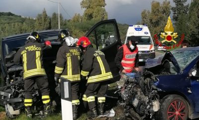 Le due auto dopo lo schianto