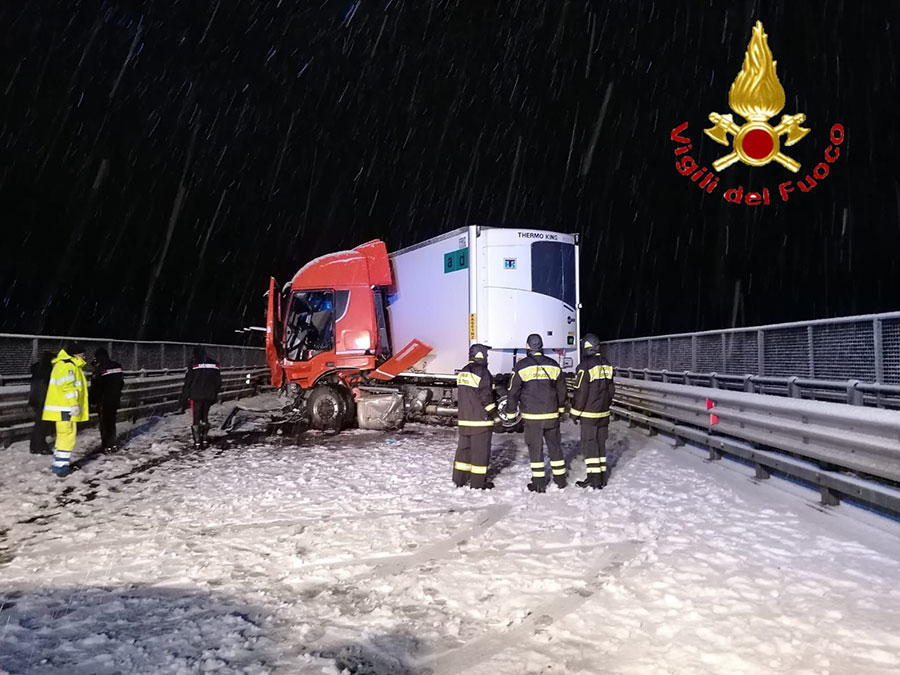 Maltempo. Neve e ghiaccio: disagi nella notte nella Sardegna Centrale