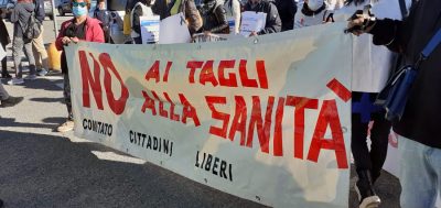 Manifestazione per la Sanità davanti al San Francesco di Nuoro (foto F. Nieddu)