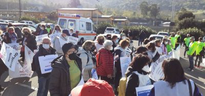 Manifestazione per la Sanità davanti al San Francesco (foto F. Nieddu)