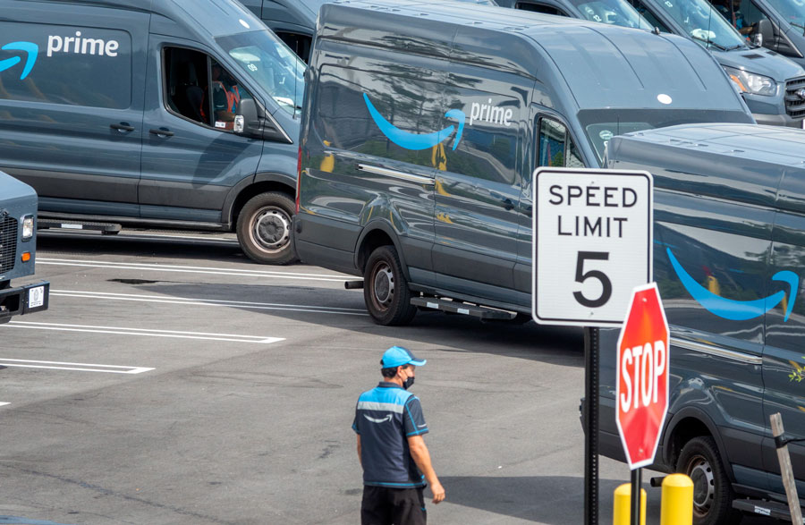 Multa da oltre un miliardo di euro ad Amazon: avrebbe privilegiato alcuni operatori rispetto ad altri