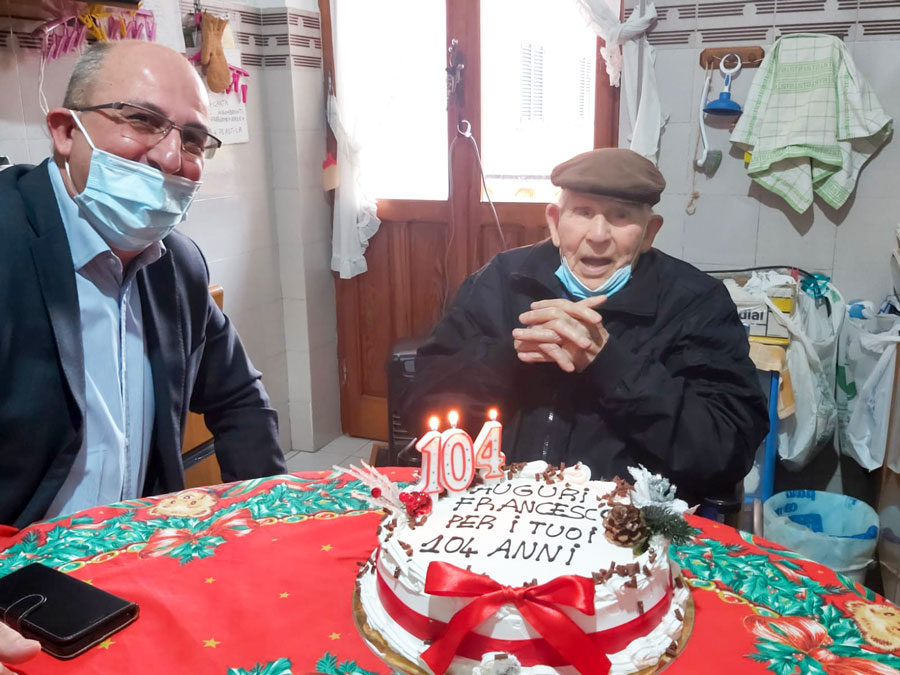Tziu Franciscu Sedda di Gavoi ma 10 4anni festeggiati a Bosa: “ha passato due guerre e una pandemia”