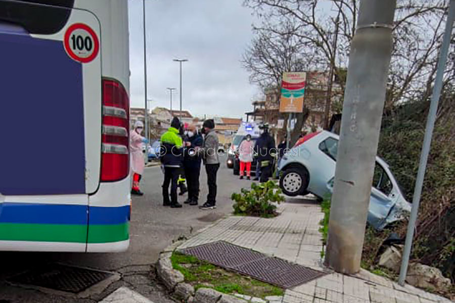 Nuoro. Scontro auto-autobus: due feriti