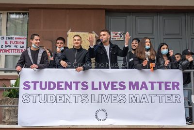 Nuoro. mobilitazione al Liceo Fermi (foto S.Novellu)