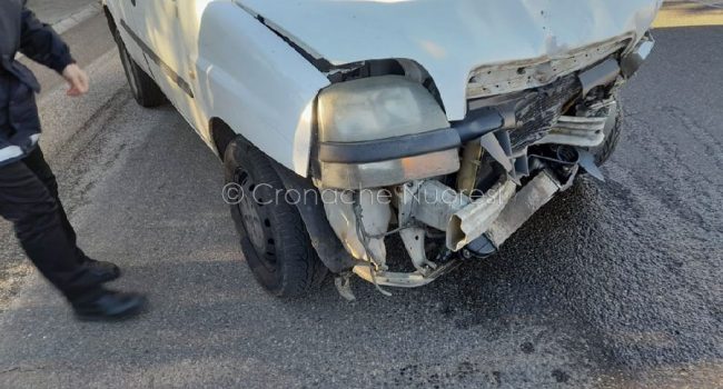 Uno dei veicoli coinvolti nell'incidente di ieri (foto Vigili Urbani Nuoro)