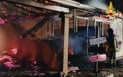 Il chiosco andato a fuoco a Lotzorai