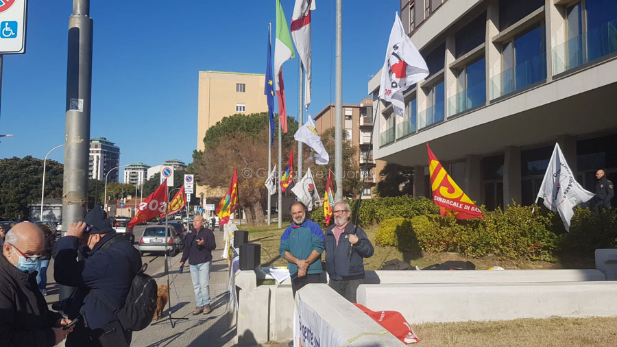 La Sardegna non può essere considerata una cloaca per il nucleare: mobilitazione davanti alla Regione
