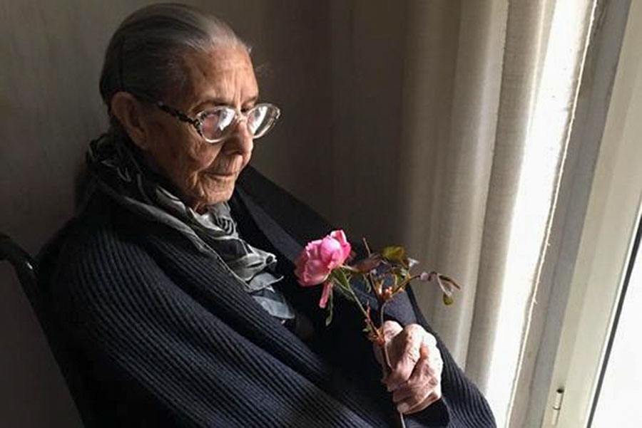 Nuoro. Festa grande per i centodue anni della signora Sara Cara Moncelsi