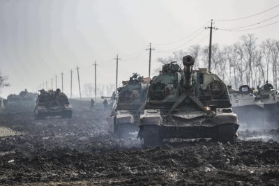 Guerra in Ucraina: mezzi russi a Rosov