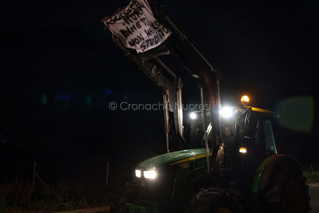 La protesta dei pastori per gli aumenti dell'energia e delle materie prime (foto S.Novellu)