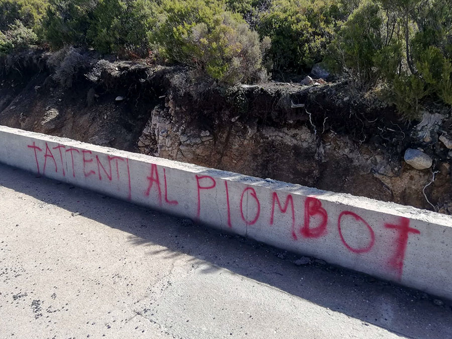 Scritte con minacce di morte contro l’Unità di eradicazione della Peste suina