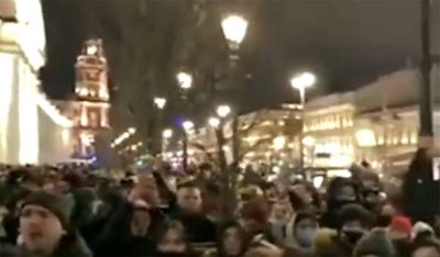 Mosca in piazza contro la guerra (foto dal web)