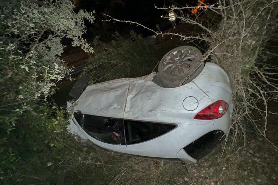 Centra un’auto, si cappotta e poi si schianta contro un’altra auto: tre feriti e patente ritirata