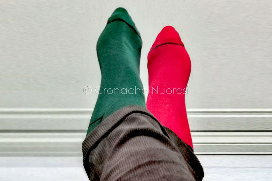 Giornata dei calzini spaiati: celebrazione della diversità o giornata per pulirsi la coscienza?