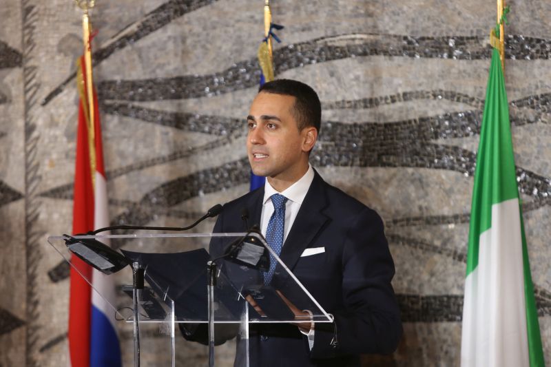 Ucraina, Di Maio sente Kuleba “Avanti con i negoziati”
