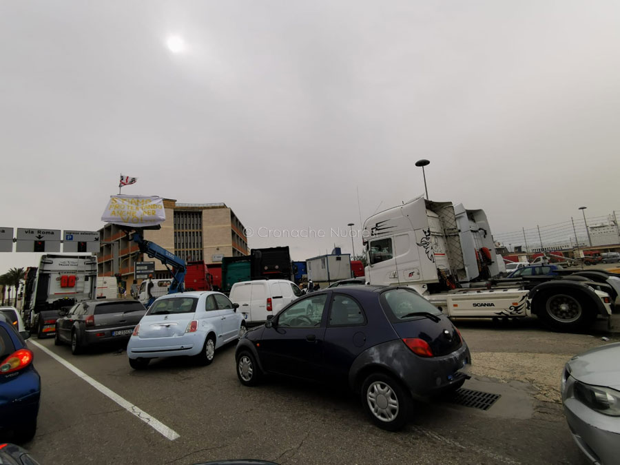 Caro carburante: proseguono i blocchi nei porti sardi ma le merci deperibili stanno passando