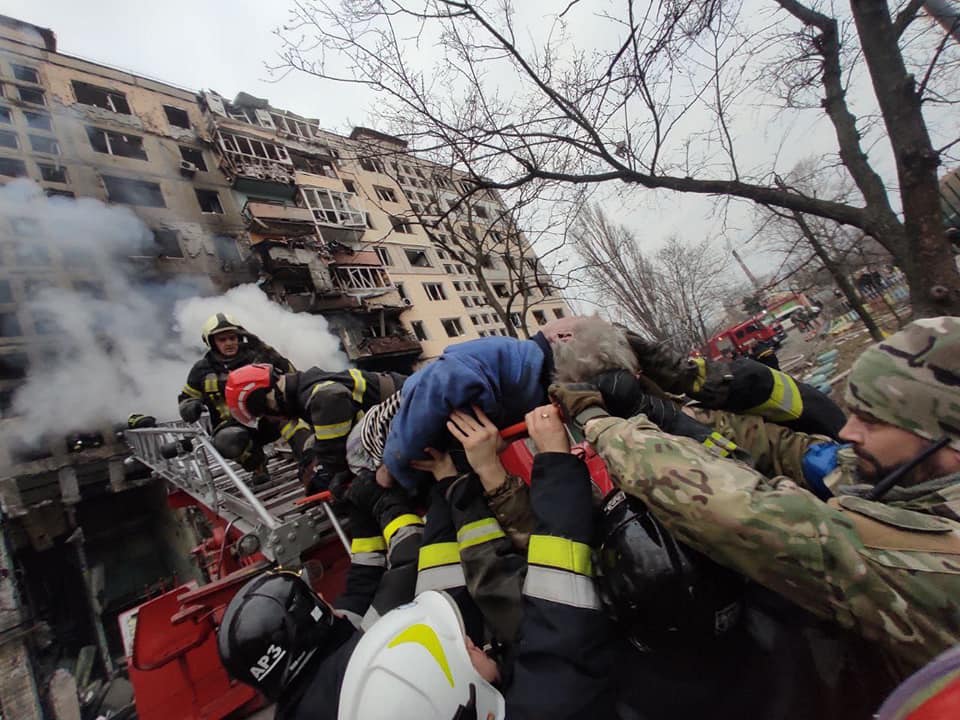 Guerra in Ucraina. Continuano i bombardamenti: finora sono morti 136 bambini e 16mila soldati russi