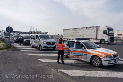 Il convoglio umanitario nei pressi del confine italiano (foto S.Novellu)