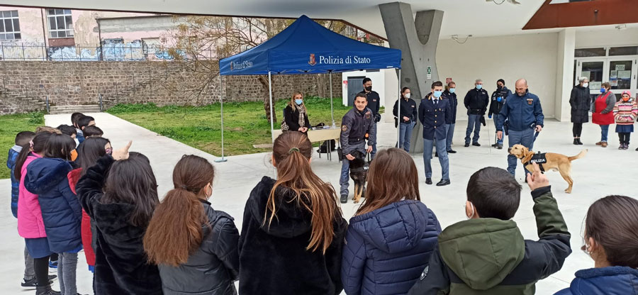 Nuoro. La Questura incontra gli studenti per il concorso “PretenDiamo la Legalità”
