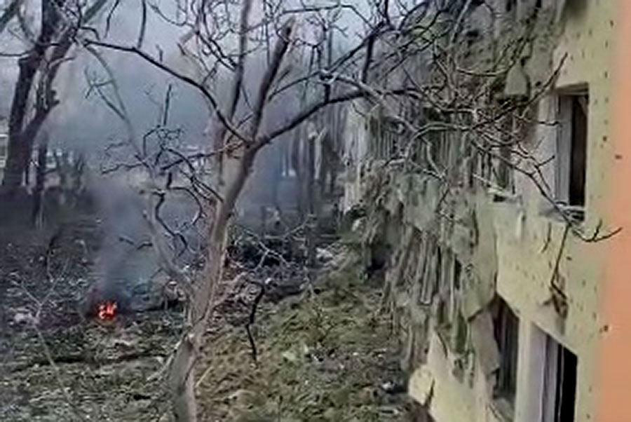 Guerra in Ucraina. Bombe su un ospedale a Mariupol, dove i morti, ormai, sarebbero più di mille