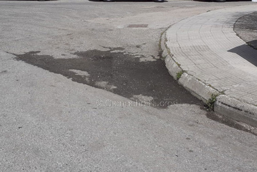 I cittadini continuano a segnalare perdite dalla rete idrica colabrodo nuorese