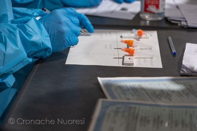 Tamponi anti Covid prima dell'imbarco (foto S.Novellu)